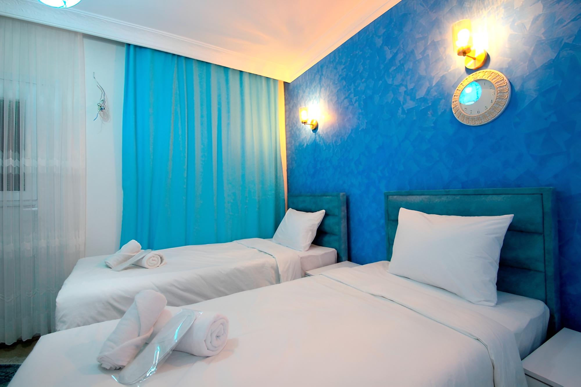 Deluxe Triple Room, 1 Bedroom, City View, Garden Area photo 3
