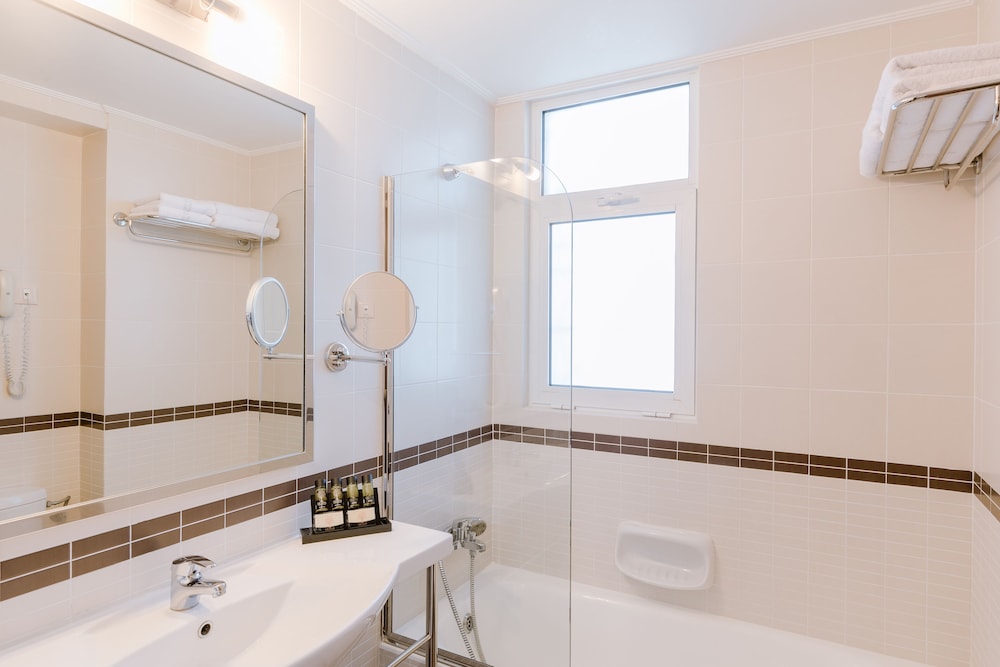 Executive Suite - Photo 3