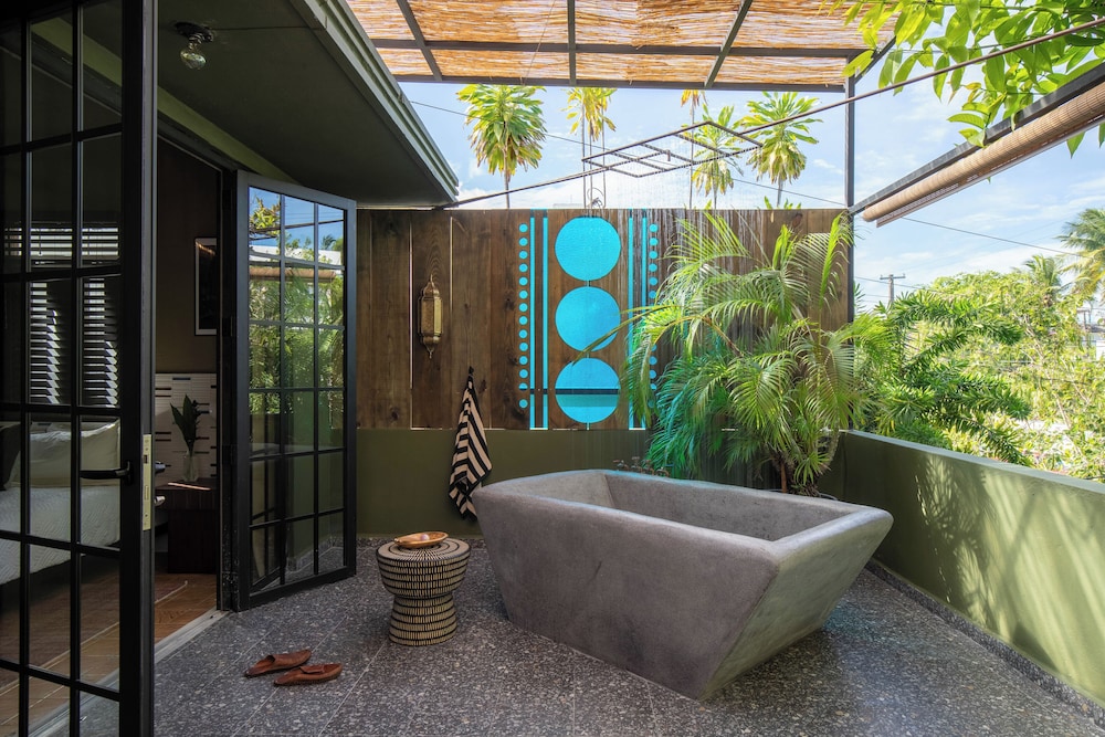 Signature Suite, 1 King Bed, Terrace