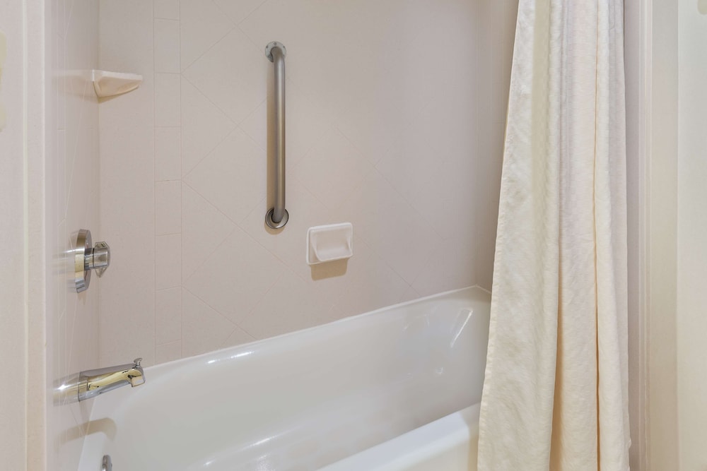 Suite, 1 King Bed, Accessible (Hearing) - Photo 4