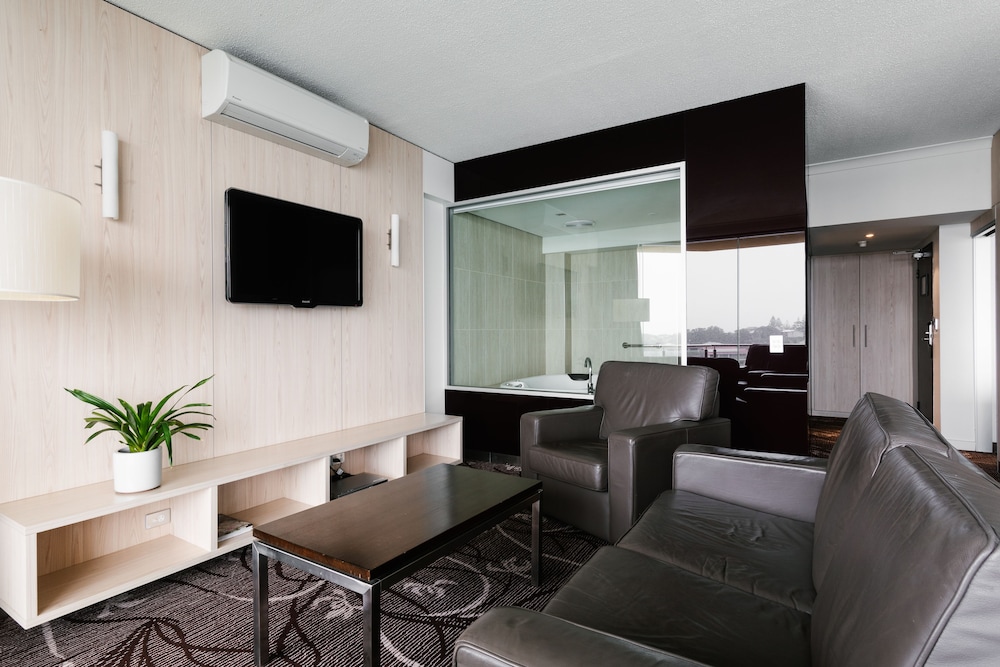 Studio Suite, Jetted Tub, Lake View