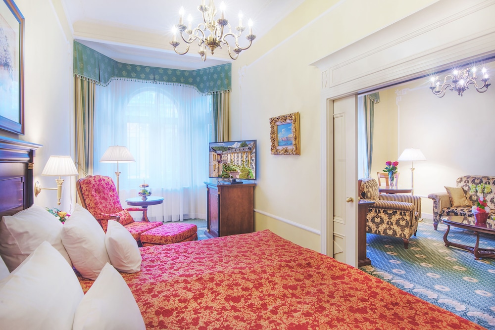 Deluxe Suite (Wellness and Fitness access) photo 3