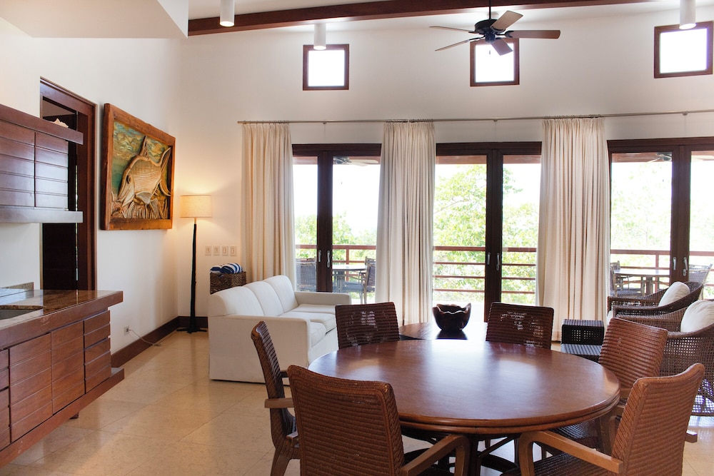 Villa, 4 Bedrooms, Beachfront photo 2