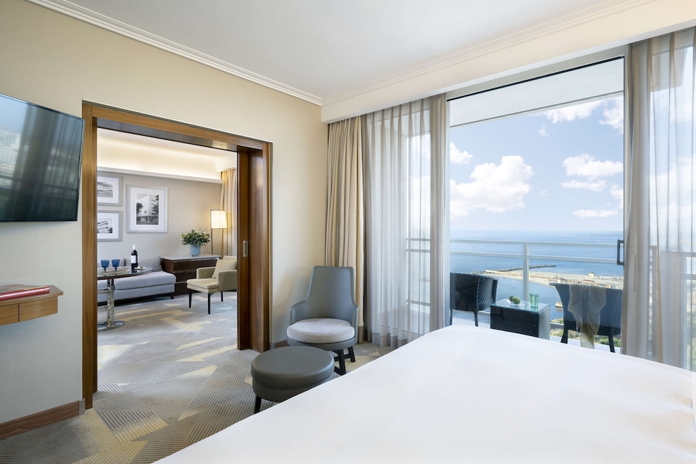 King Plaza Vista Suite with Sea View