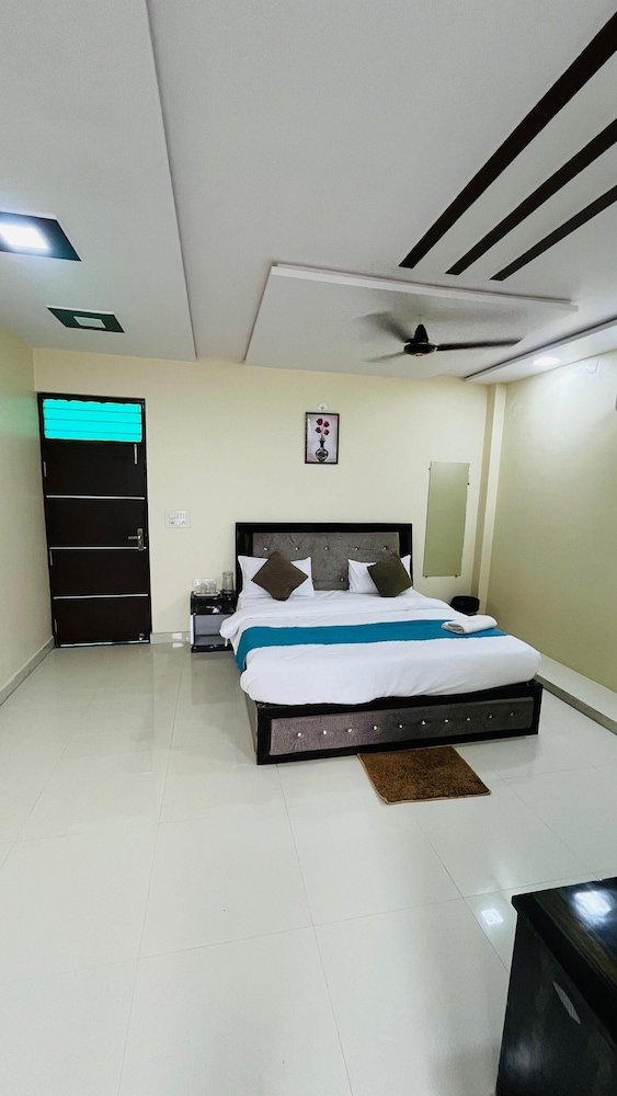 Deluxe Double Room, City View