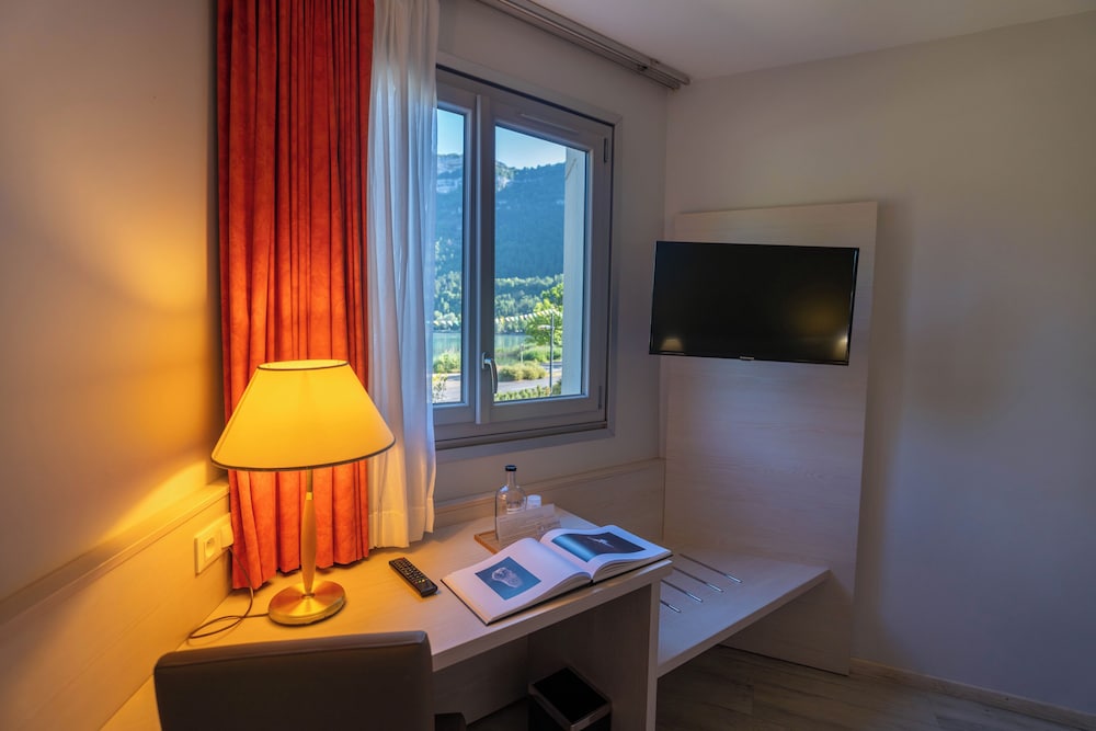 Superior Double Room, Lake View photo 2