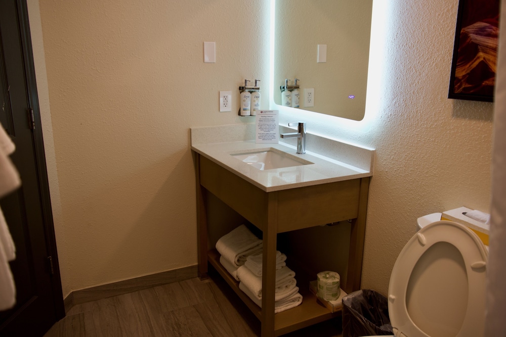 Room, 1 Bedroom - Photo 6