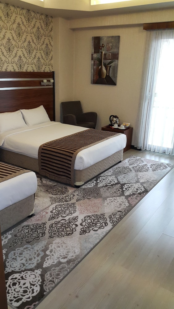 Deluxe Suite photo 2