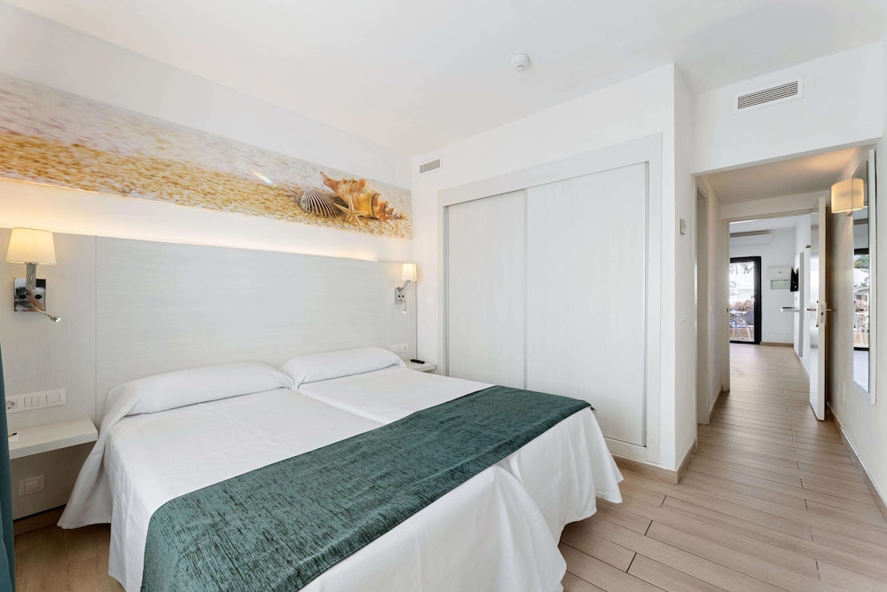 Superior Apartment, 1 Bedroom, Kitchenette thumbnail 6