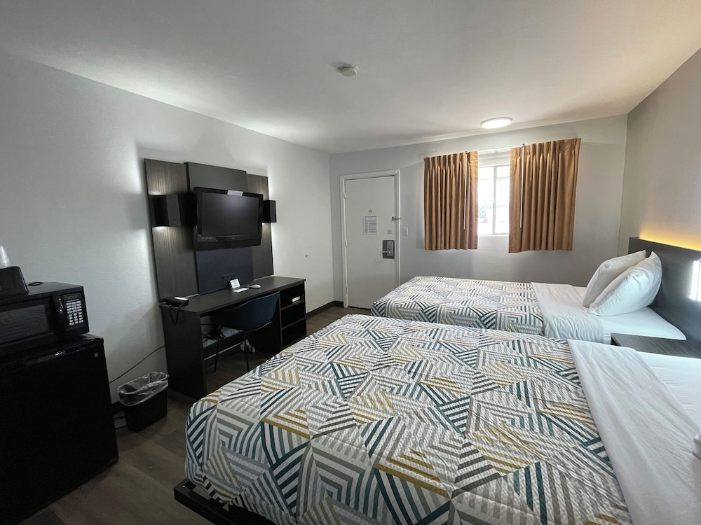 Deluxe Room, 2 Double Beds, Non Smoking, Refrigerator & Microwave - Photo 8