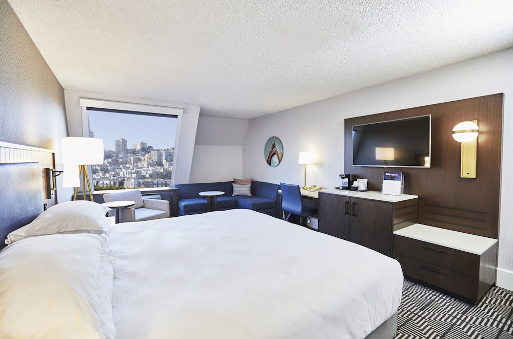 Superior Room, 1 King Bed thumbnail 5