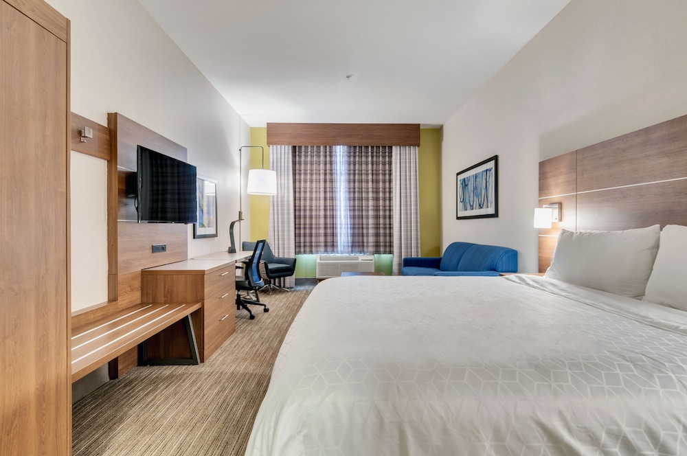 Suite, 1 Queen Bed, Accessible, Non Smoking (Communications, Accessible Tub) photo 2