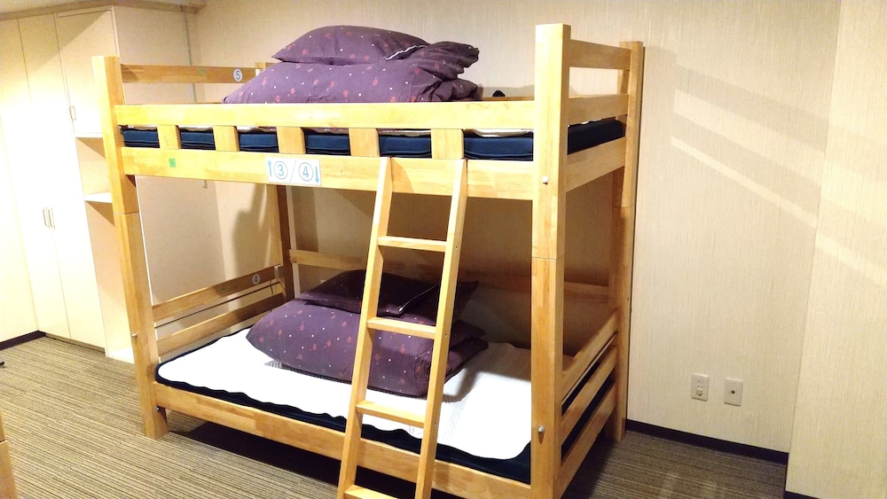 Economy Quadruple Room, Ensuite photo 3