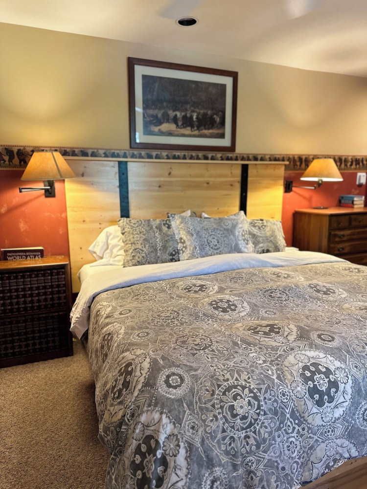 Room, 1 King Bed, Non Smoking, Fireplace