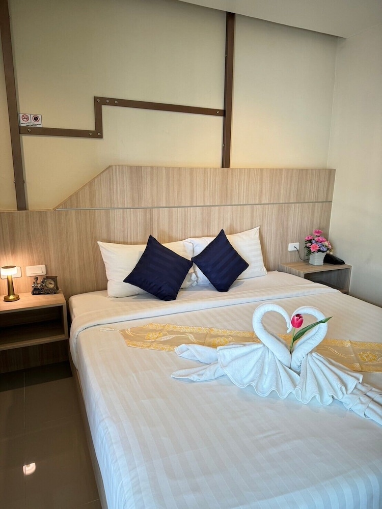 Deluxe Double Room - Photo 12