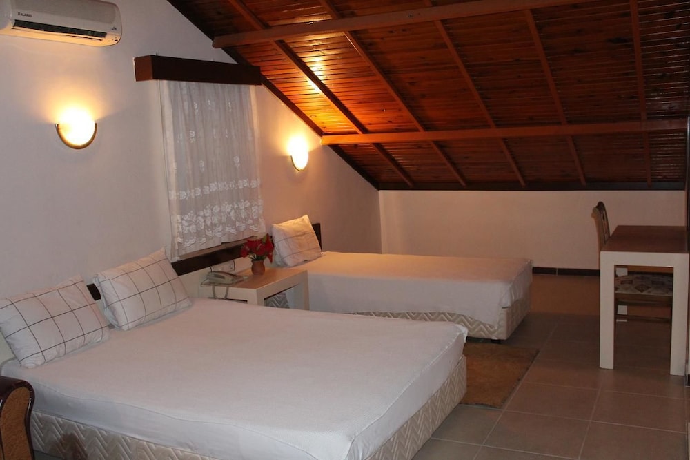 Studio Suite, Balcony, Pool View (Attic) photo 2