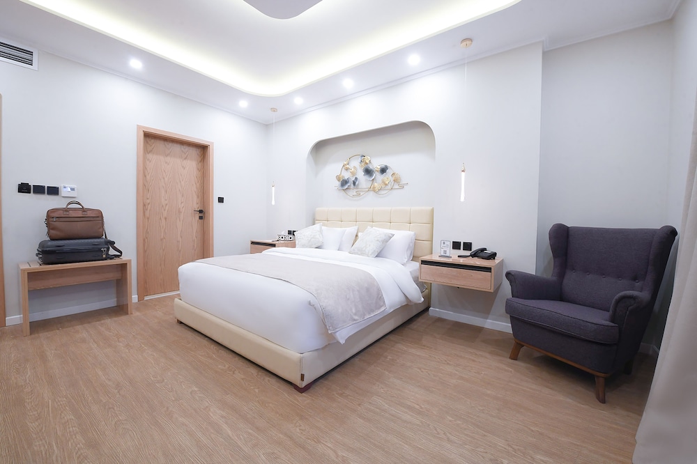 Premium Double Room, 1 King Bed, Non Smoking, Hot Tub photo 3