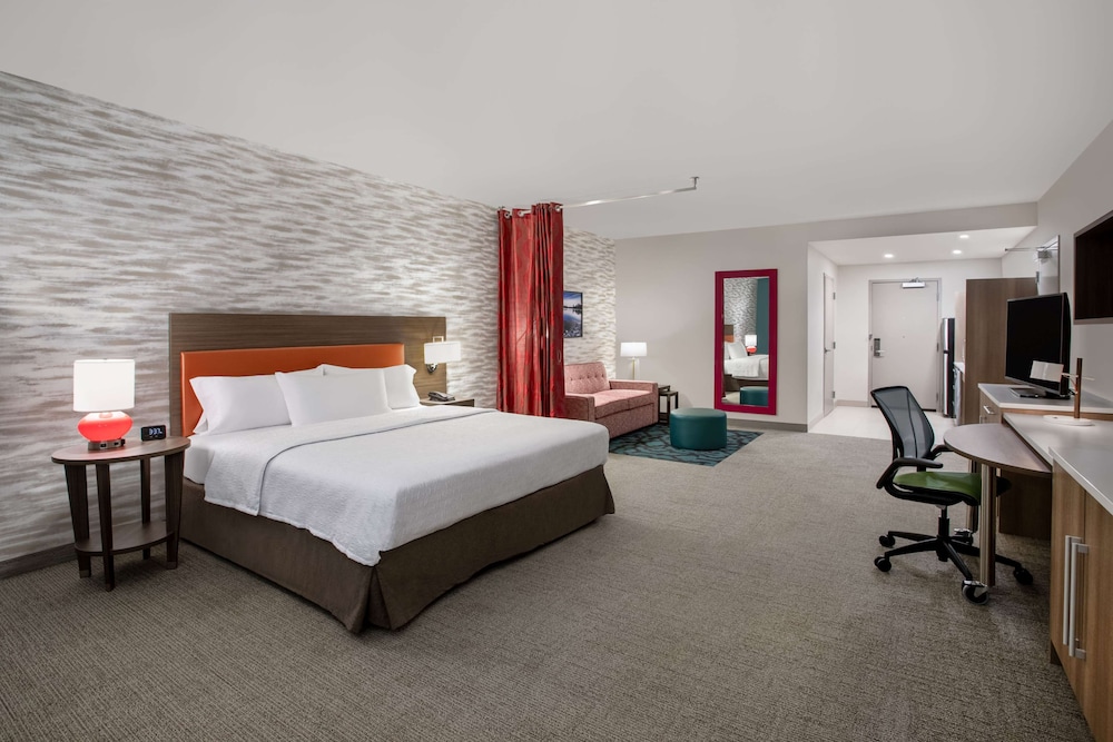 Studio, 1 King Bed, Accessible, Bathtub (Mobility) photo 1
