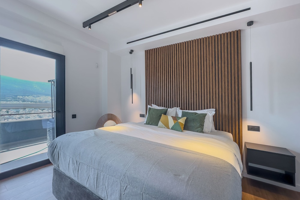 Luxury Apartment, City View