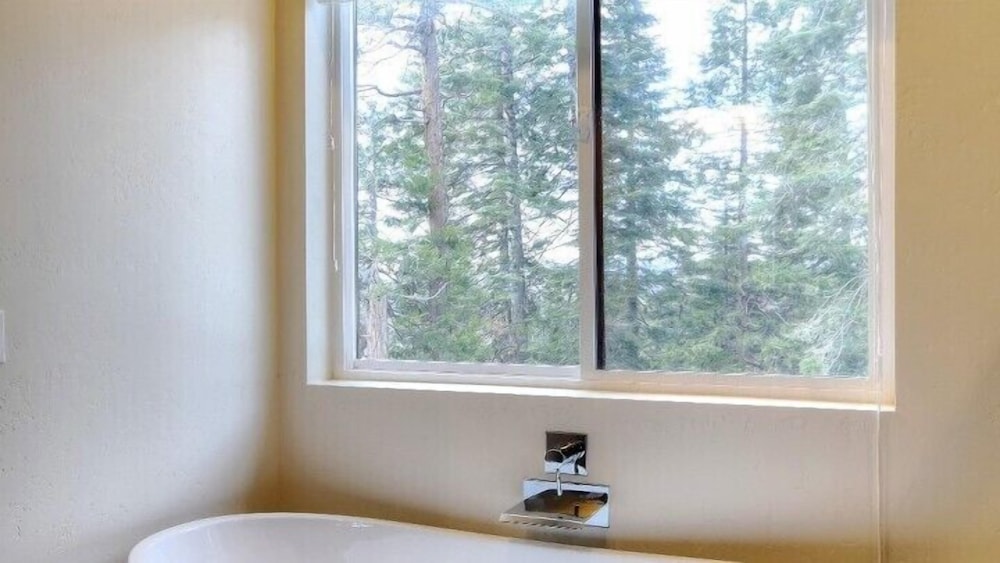 Cabin photo 2