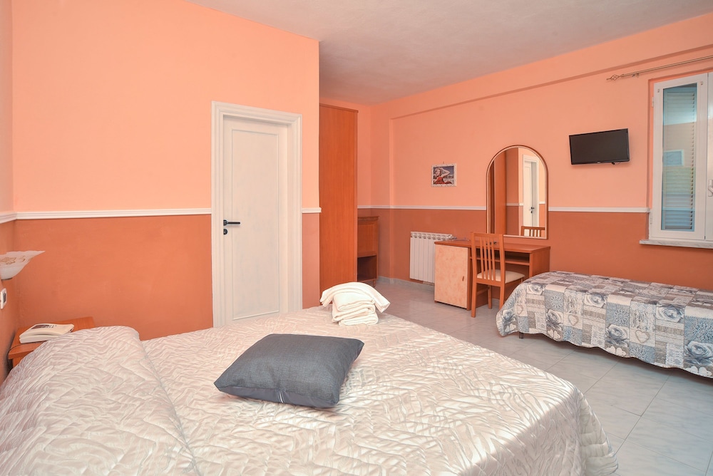 Triple Room photo 2