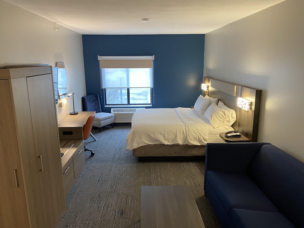 Suite, 1 King Bed, Accessible (Mobility) - Photo 8