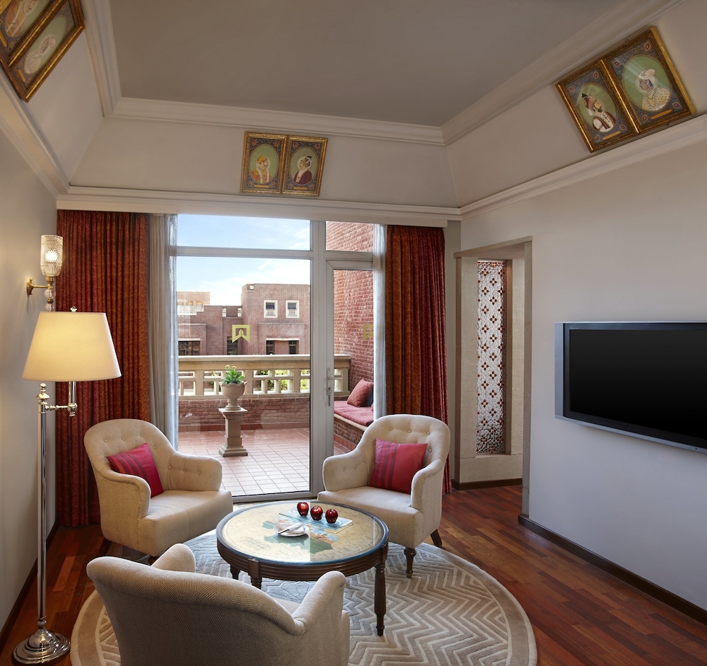 Junior Suite, 1 Bedroom - Photo 2