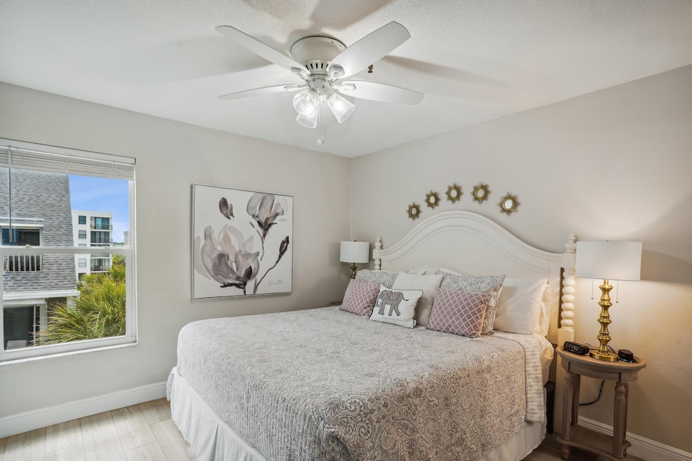 House, Multiple Beds (Pelican Pointe 5B) photo 3