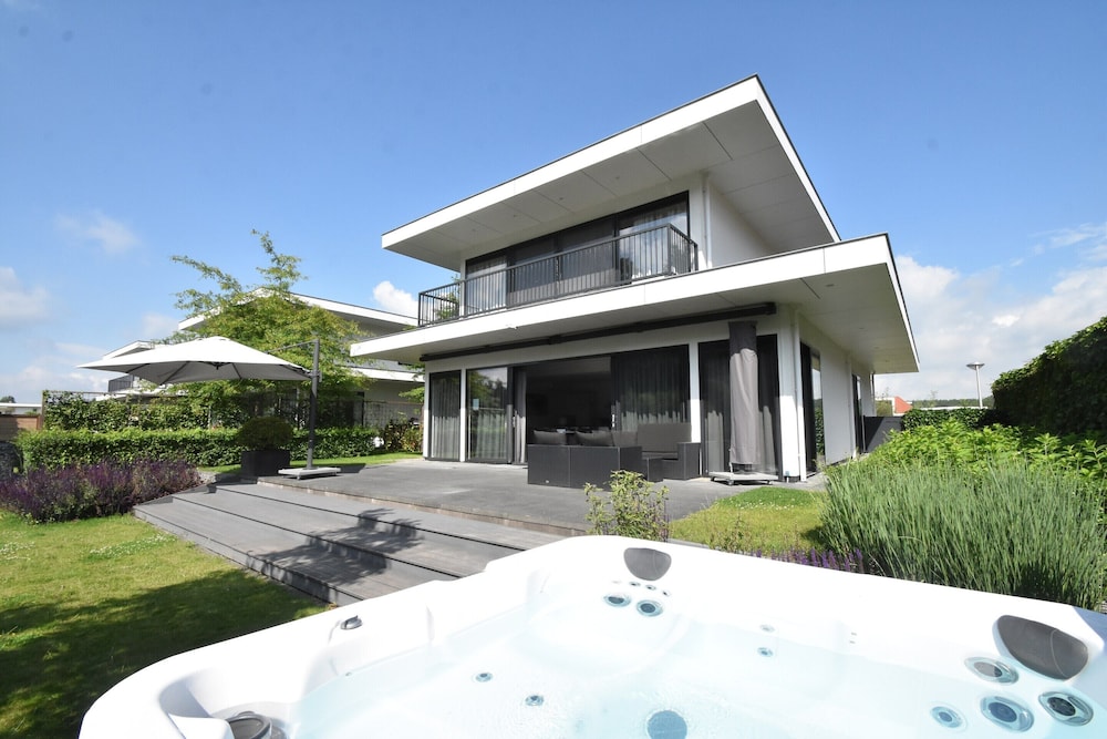Villa photo 1
