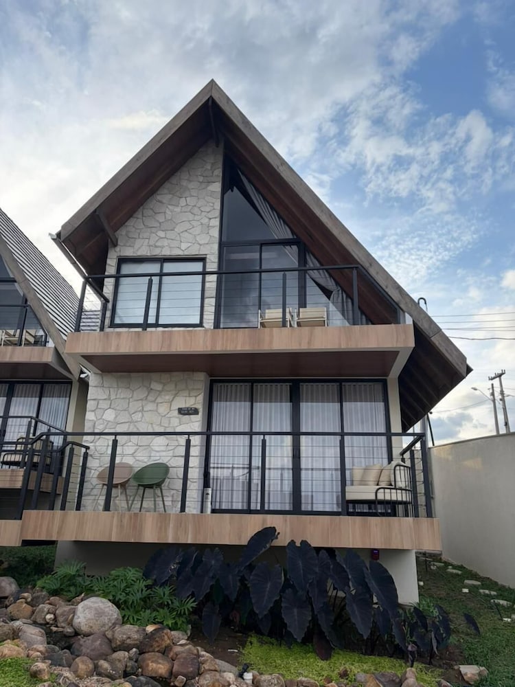 Deluxe Chalet, 1 King Bed with Sofa bed photo 3