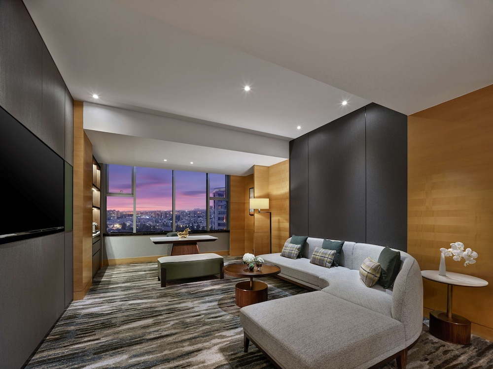 1 Bedroom Deluxe Suite