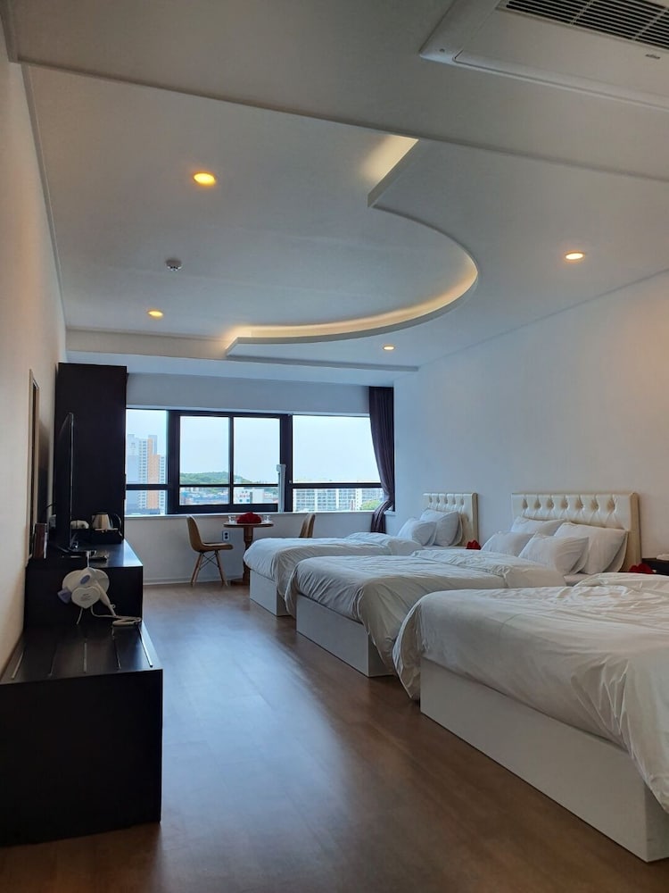 Deluxe Triple Room - Photo 3