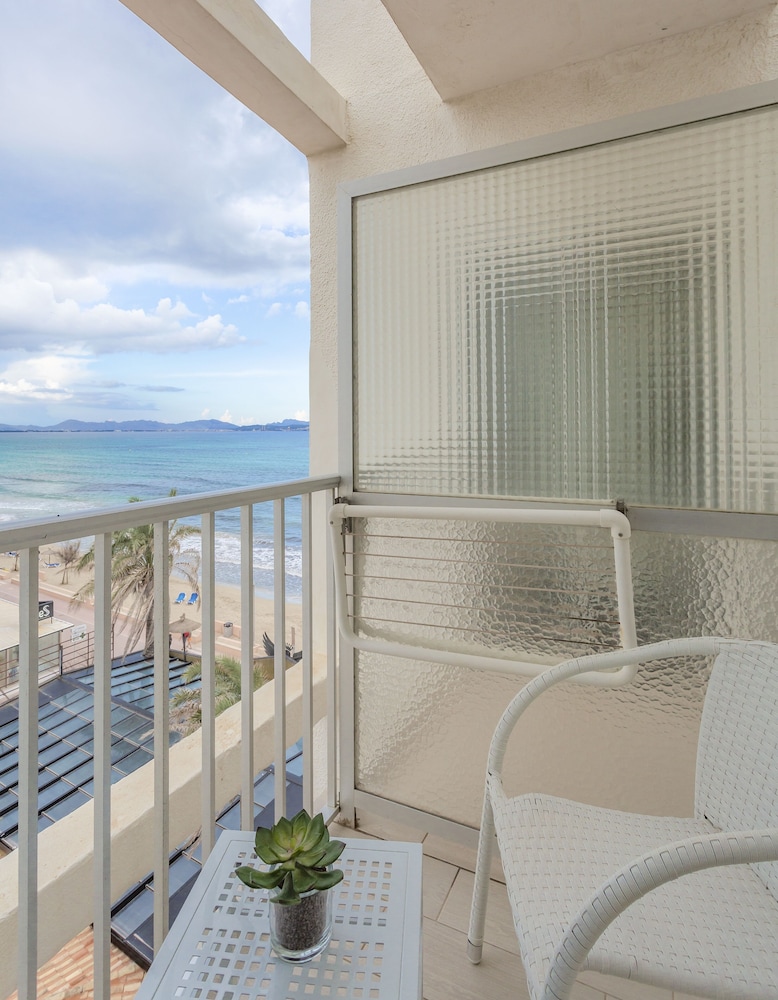 Single Room, Balcony