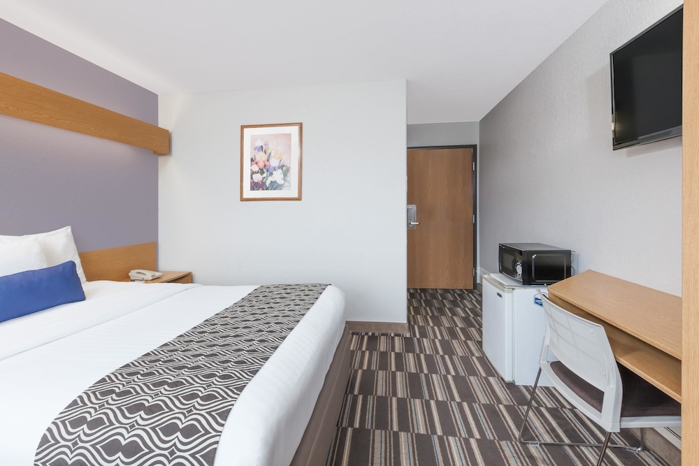 Standard Room, 1 Queen Bed - Photo 2