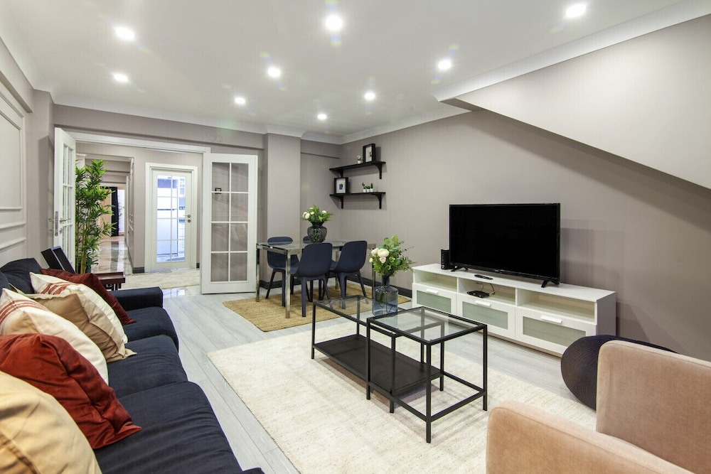 Apartment photo 2