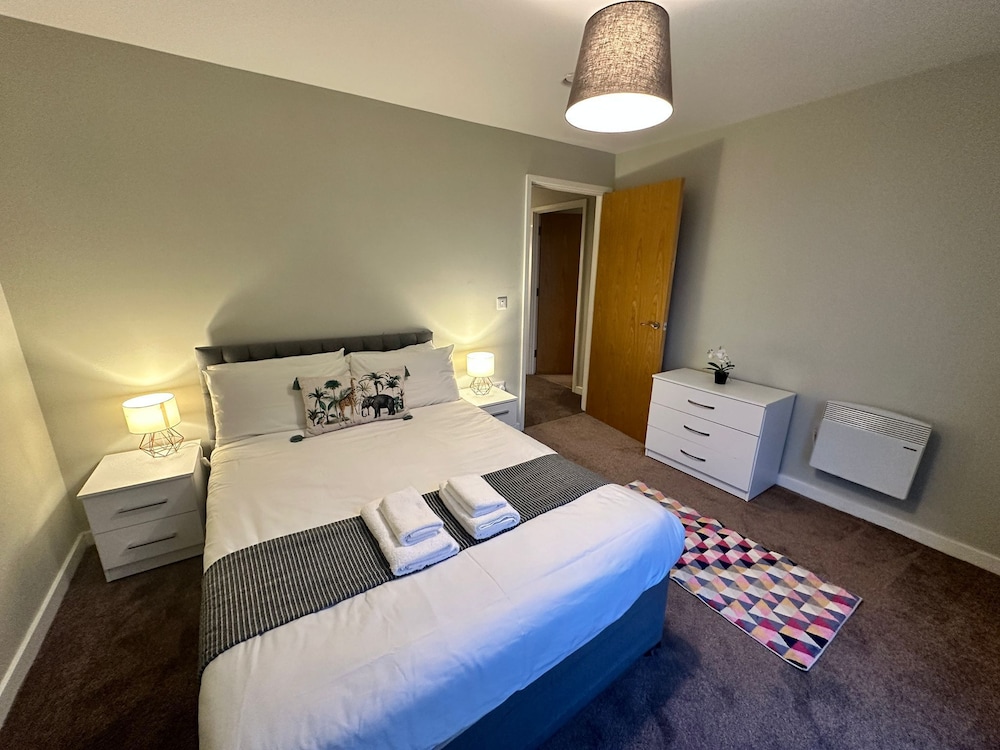 Three Bedroom Apartment - Photo 4