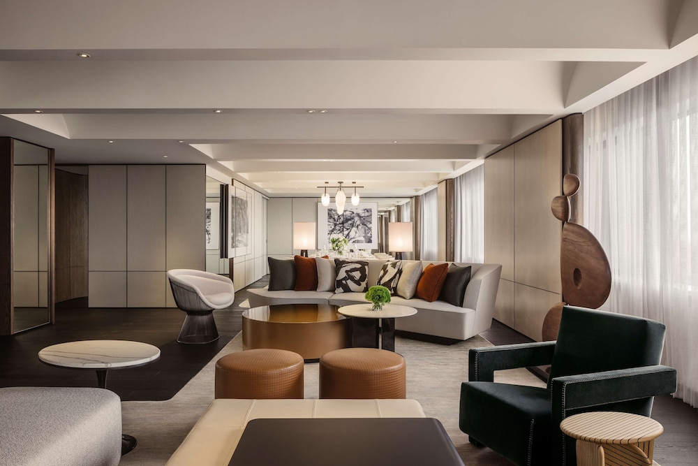 Presidential Suite, 1 King Bed thumbnail 5