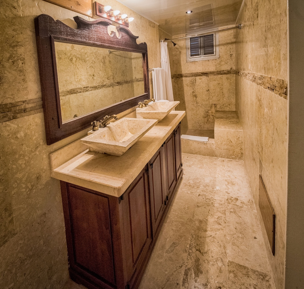 Luxury Suite photo 3