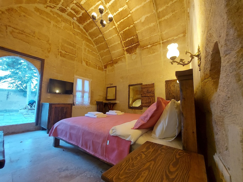Standard Double Room - Photo 9