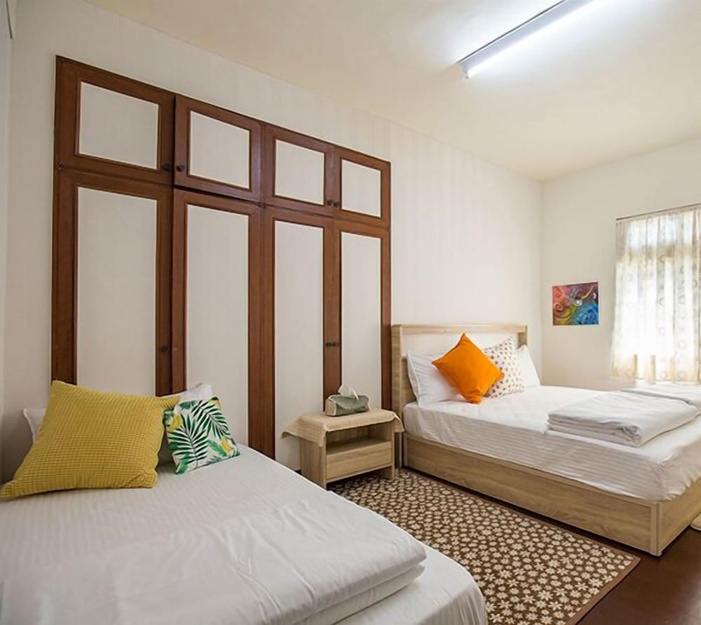 Economy Triple Room photo 3