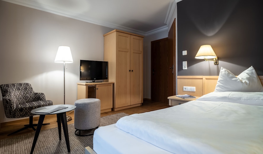 Single Room, Balcony (Small)