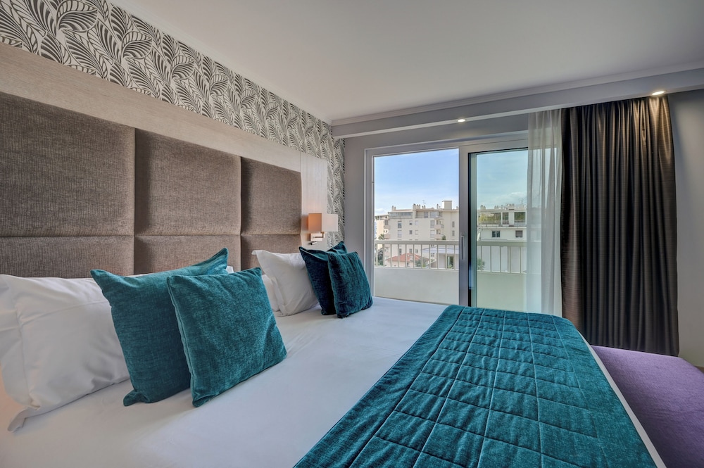 Premium Suite - Photo 2