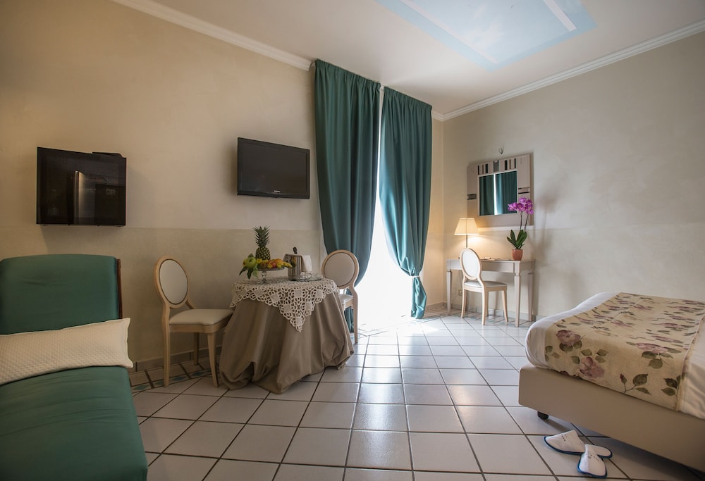 Standard Double or Twin Room photo 1