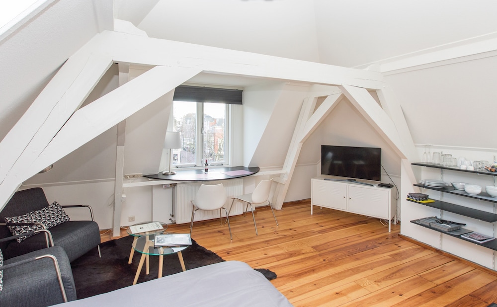 Panoramic Studio, 2 Twin Beds, Terrace, City View