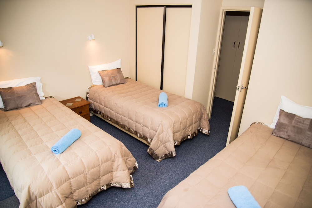 Deluxe Suite, 1 Bedroom, Non Smoking, Kitchen (Family Deluxe) photo 2