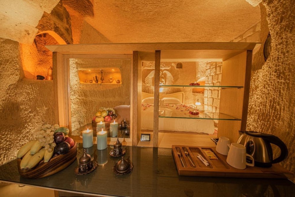 Honeymoon Room, 1 King Bed, Jetted Tub photo 2