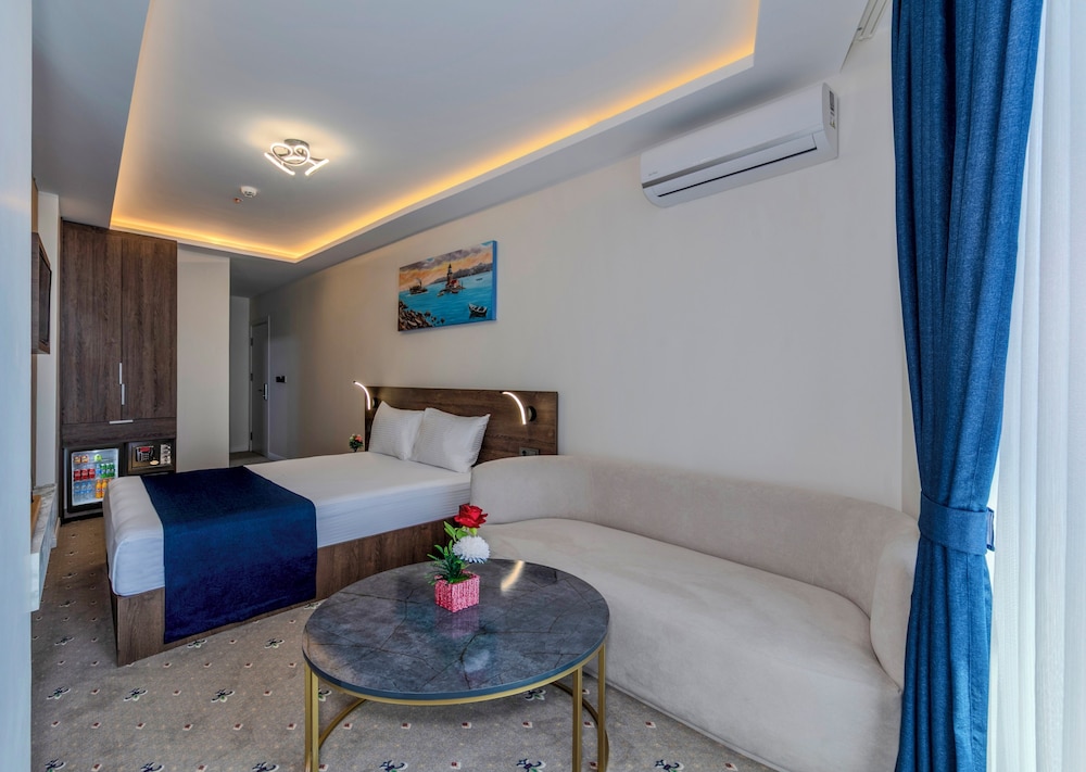Deluxe Double Room, Balcony, City View photo 2