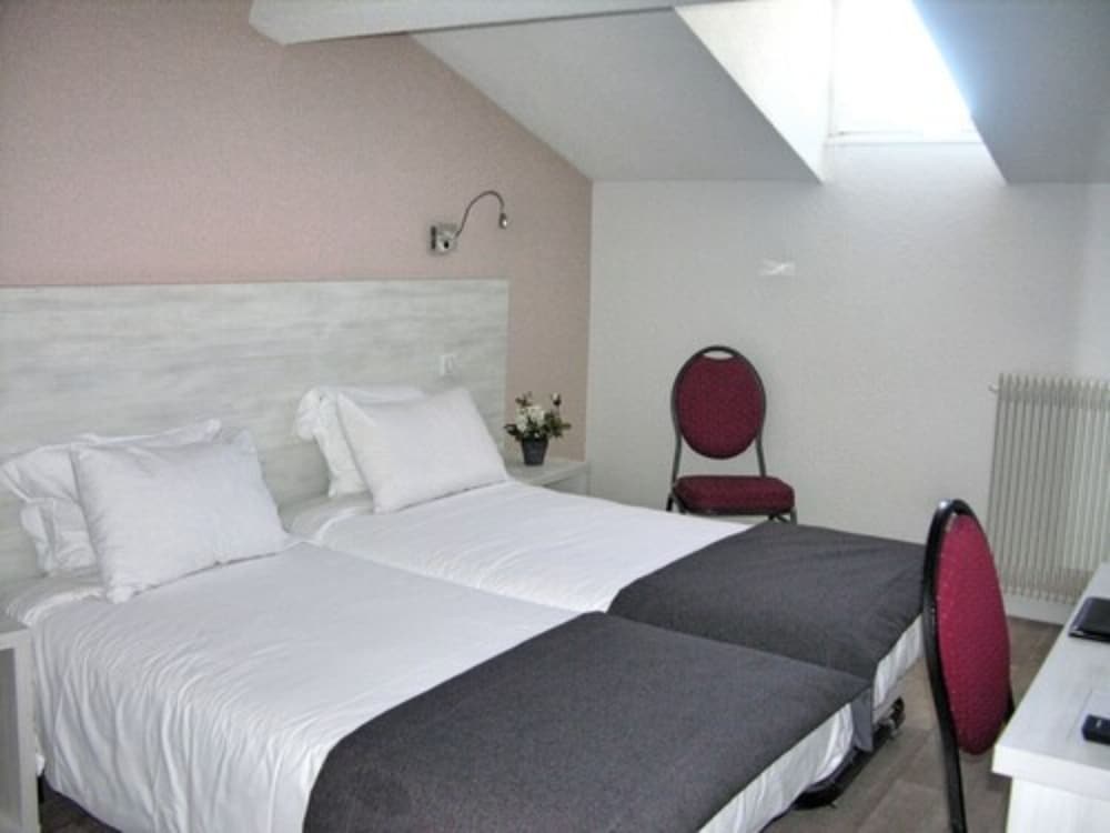 Standard Twin Room, City View photo 1