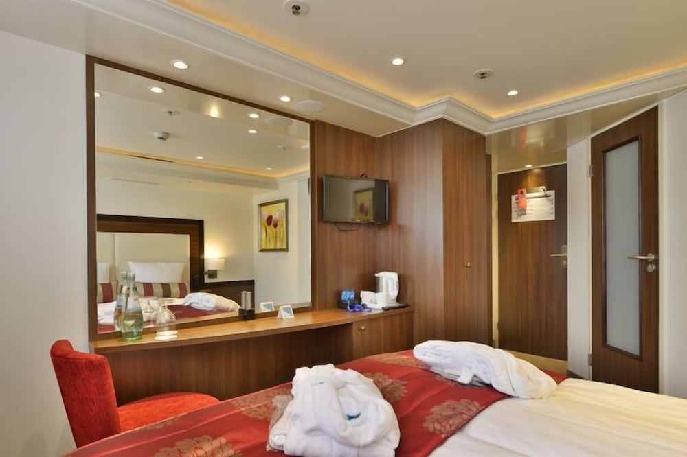 Standard Double Room, City View