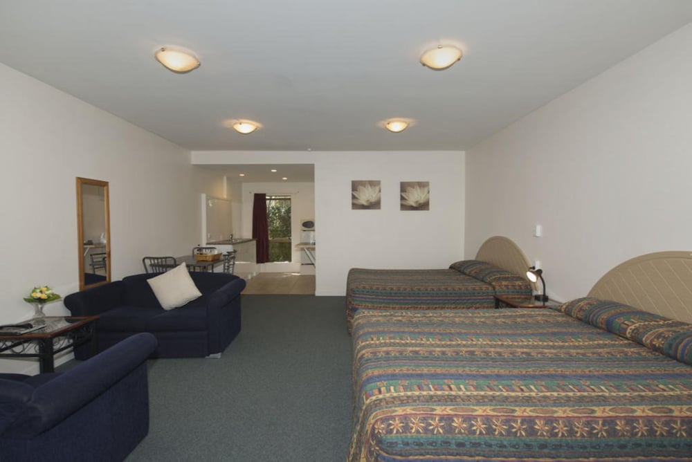Family Studio, Multiple Beds, Non Smoking, Jetted Tub photo 1
